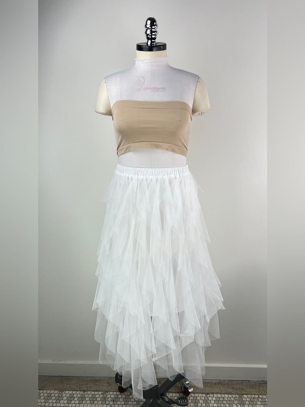 💚 3729. White Ruffled Layered Tulle Maxi Skirt
